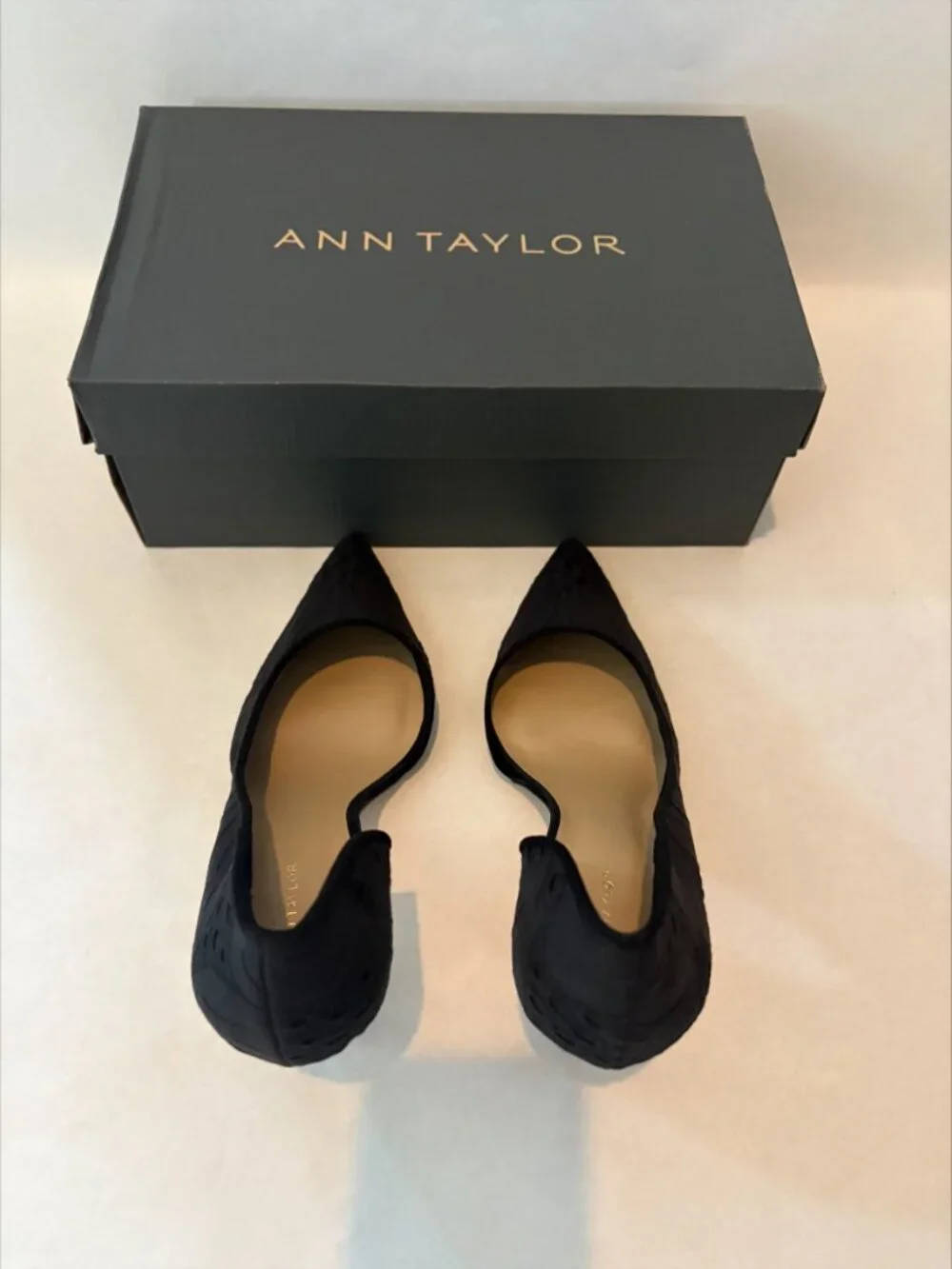 New in Box Ann Taylor Black D'Orsay Eyelet Pumps Heels Size 9